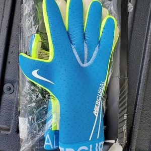Goalkeeper gloves